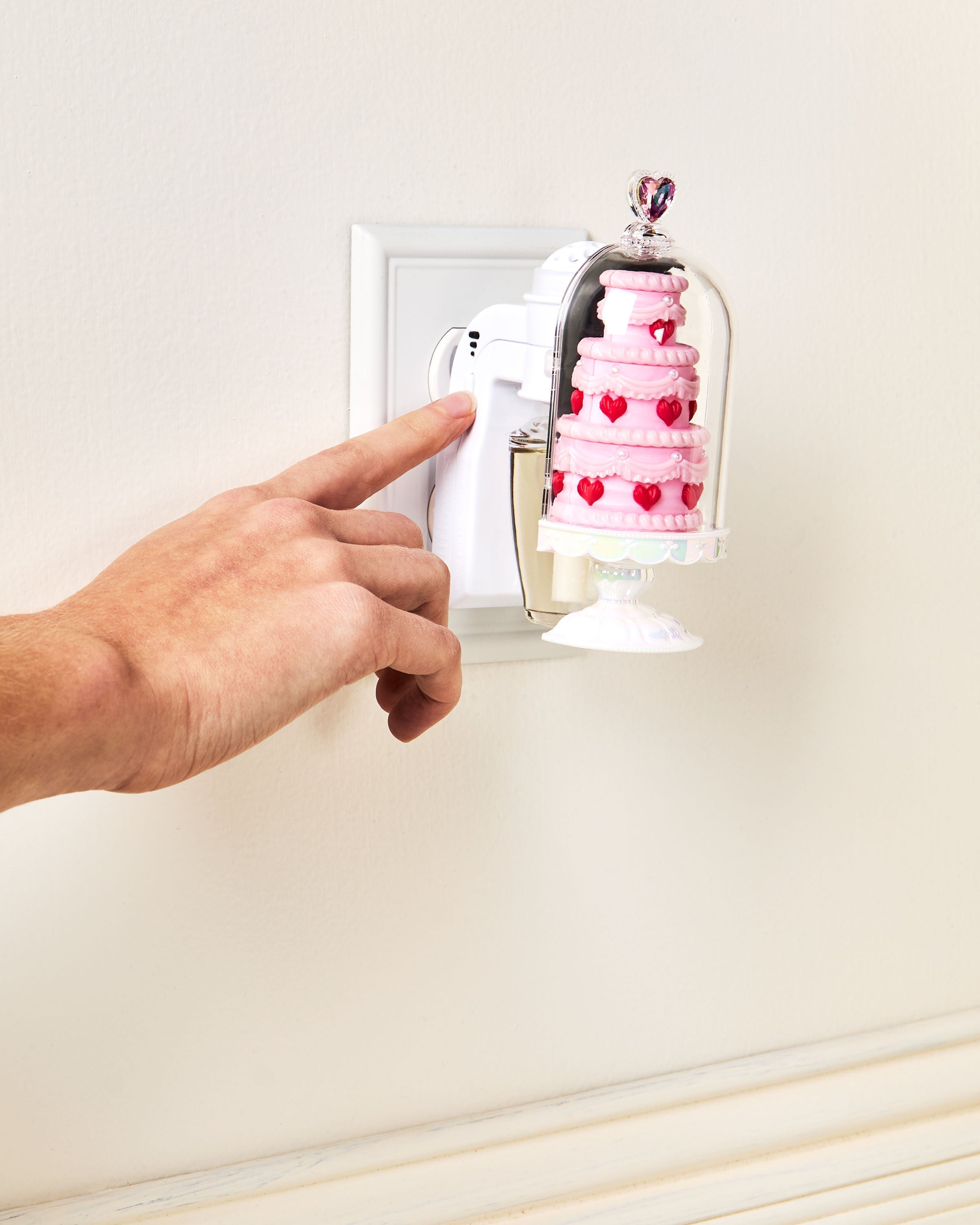 Tiered Cake in Case Scent Control™ Nightlight Wallflowers Fragrance Plug
