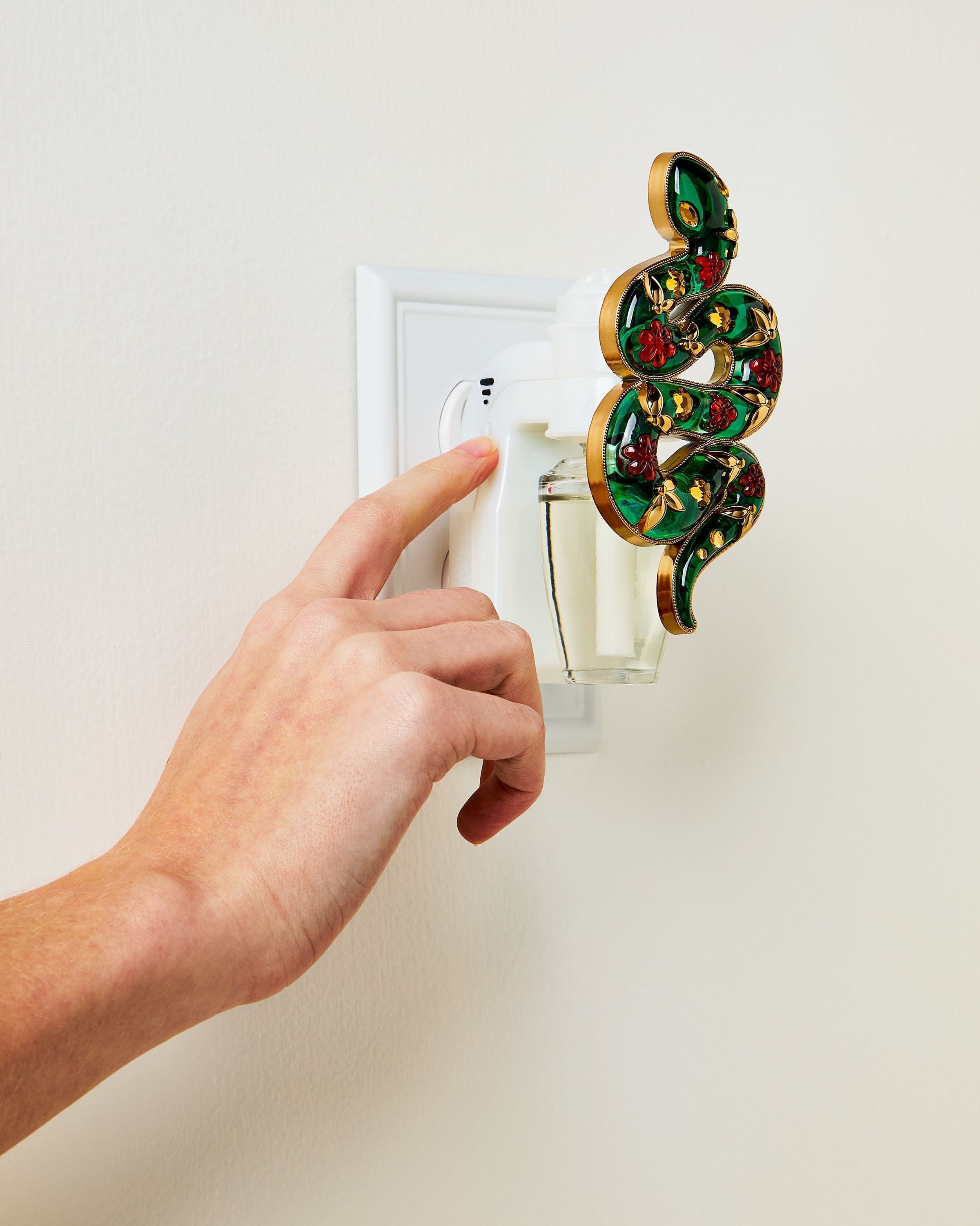 Snake Scent Control™ Nightlight Wallflowers Fragrance Plug